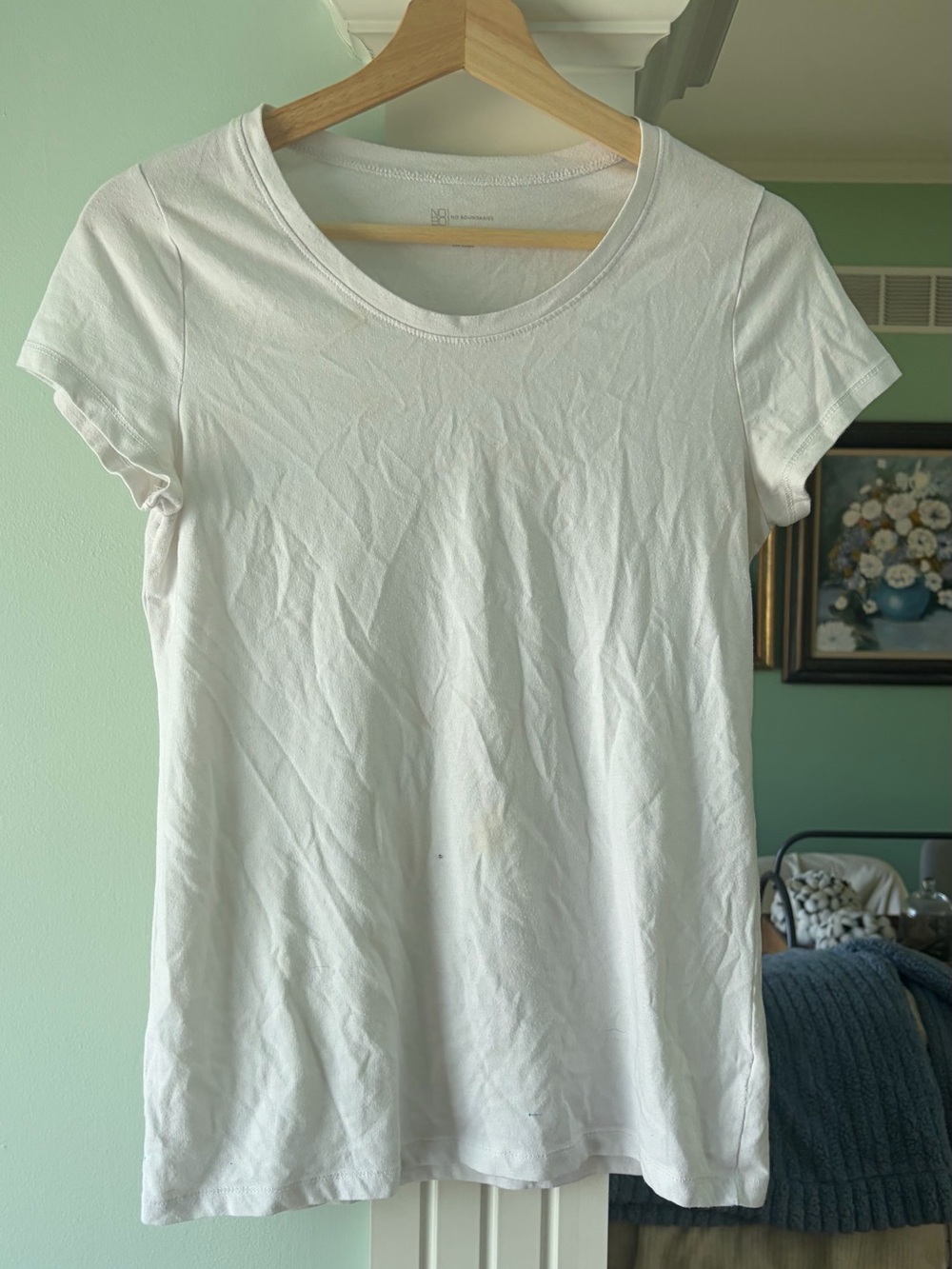 No Boundaries White Scoop Neck Short Sleeve Tee